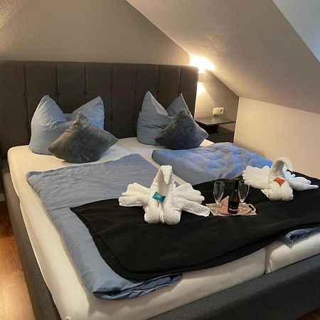 Hotel Und Restaurant Zum Bunten Hirsch Mirow Exteriér fotografie