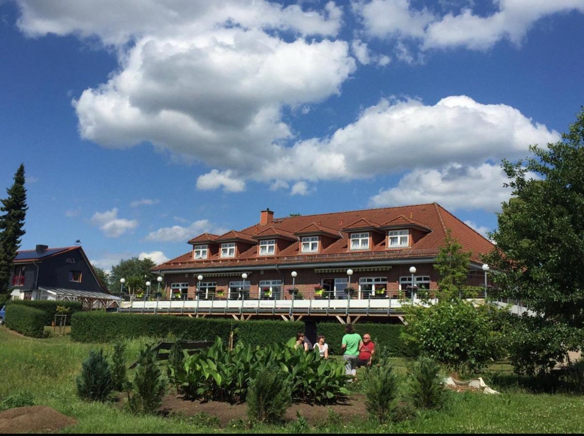 Hotel Und Restaurant Zum Bunten Hirsch Mirow Exteriér fotografie