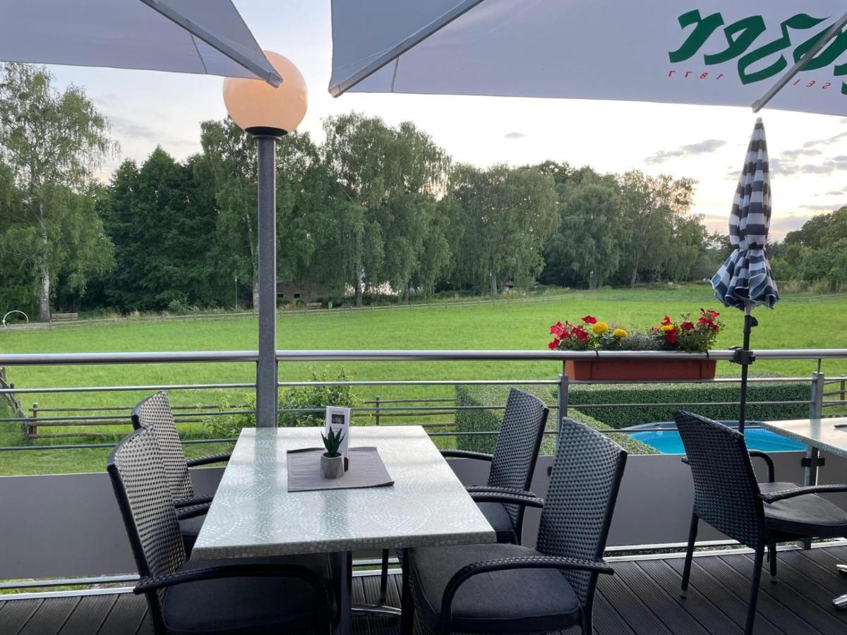 Hotel Und Restaurant Zum Bunten Hirsch Mirow Exteriér fotografie