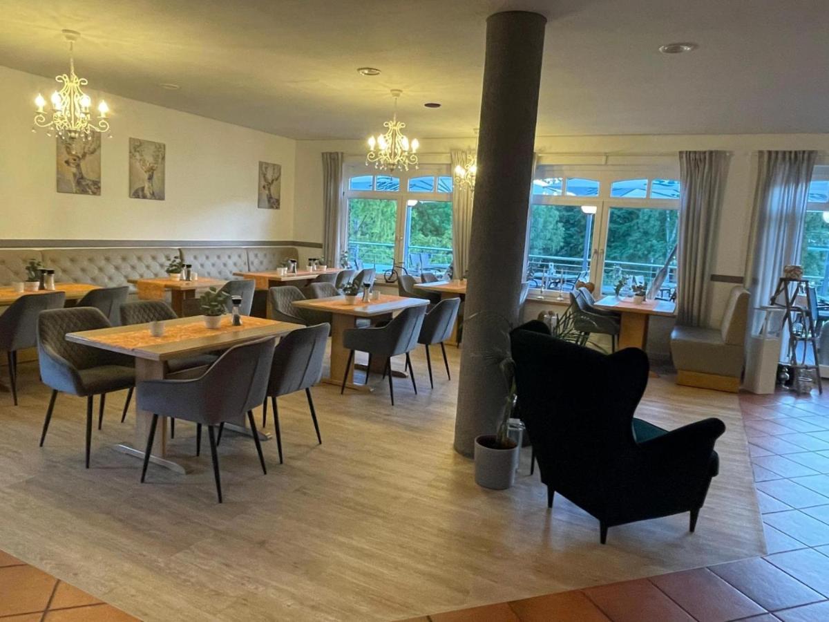Hotel Und Restaurant Zum Bunten Hirsch Mirow Exteriér fotografie